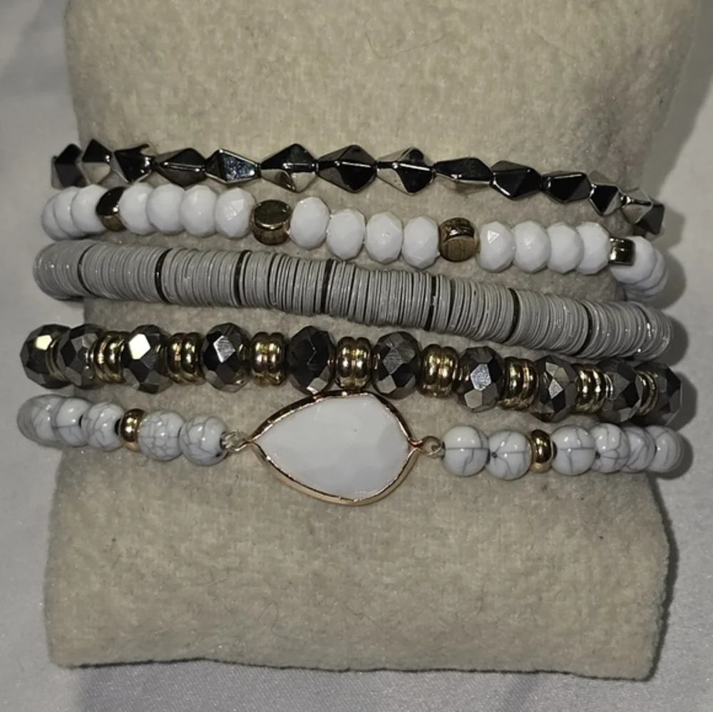 House Of Harlow 1960 Grey Neutral Tone Multi-Layer Beaded‎ Bracelet Set New